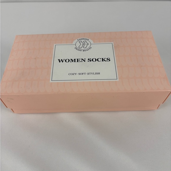 NWT Women’s Black and White Ankle Socks 5 pair Set Size 5-9 - Picture 3 of 4